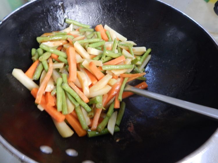 土豆烧豆角步骤9