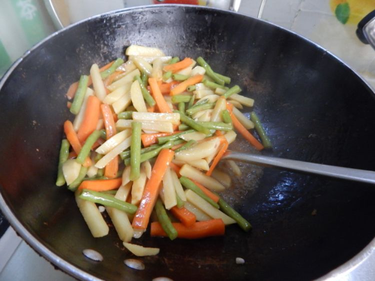 土豆烧豆角步骤12