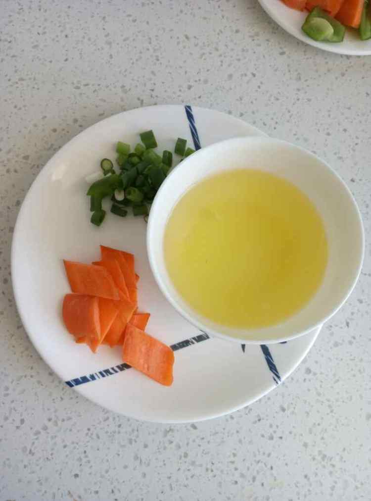 鸡蛋白小炒步骤1