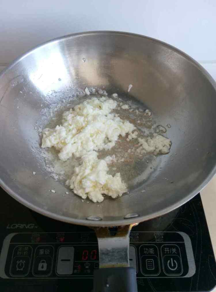 鸡蛋白小炒步骤2