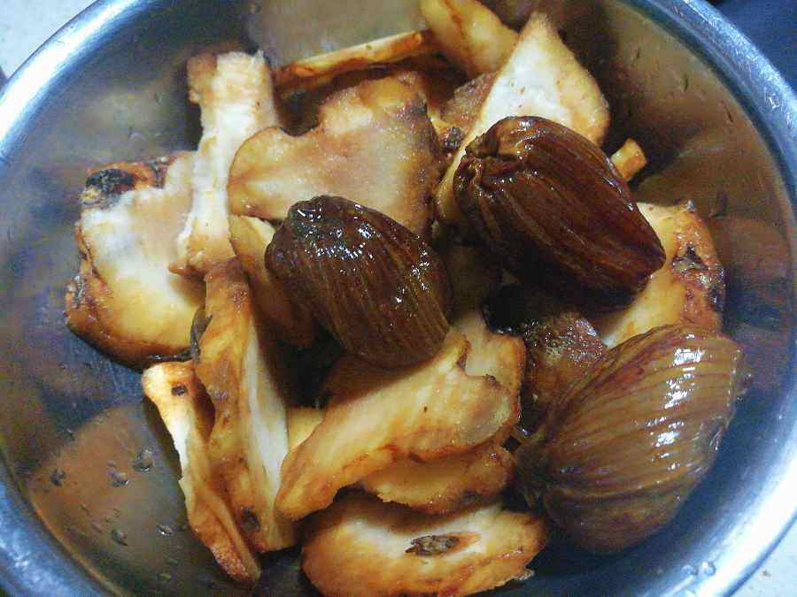 木棉花茯苓猪骨汤步骤2