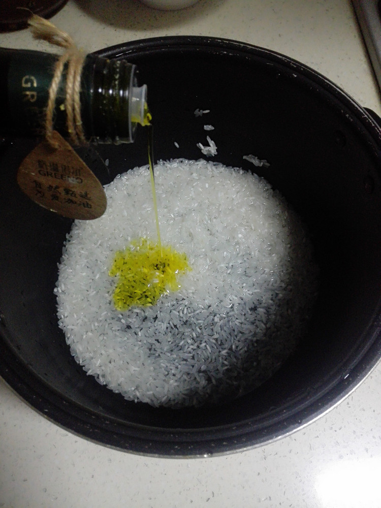 玉米胡萝卜香菇粥步骤2