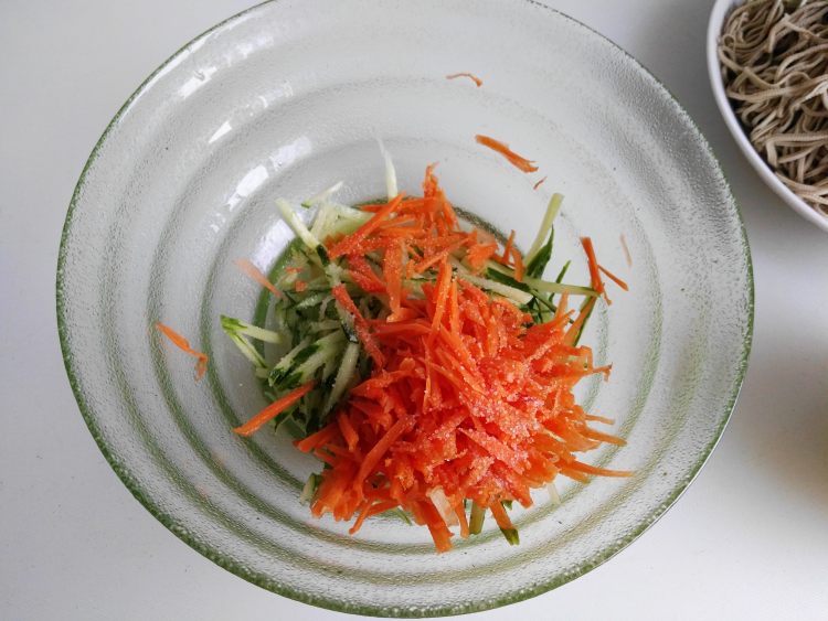 家常椒油拌豆腐丝步骤2