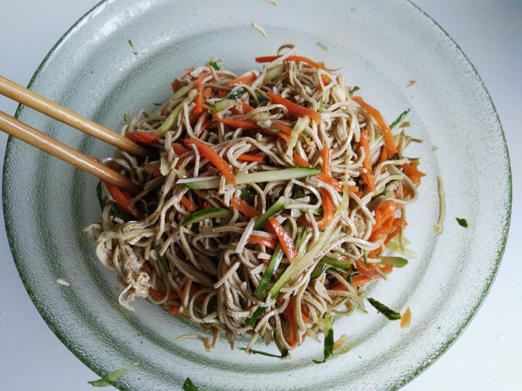 家常椒油拌豆腐丝步骤5