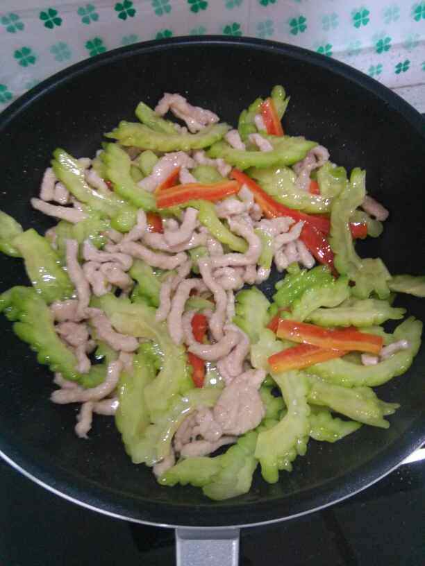 苦瓜炒肉步骤8