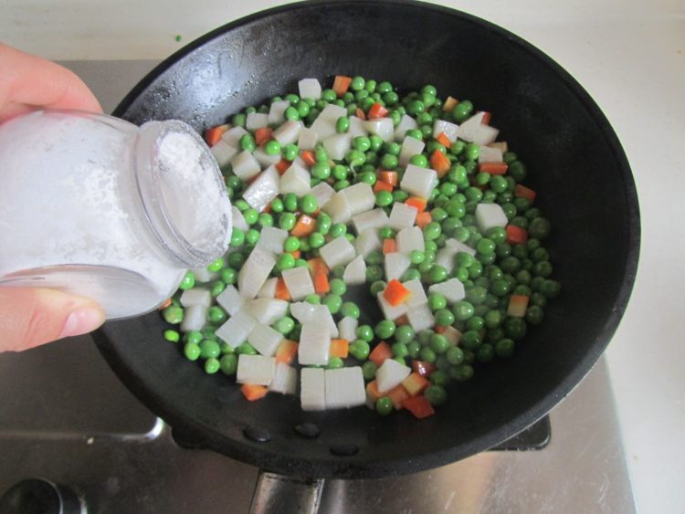 青豆山药胡萝卜丁步骤6