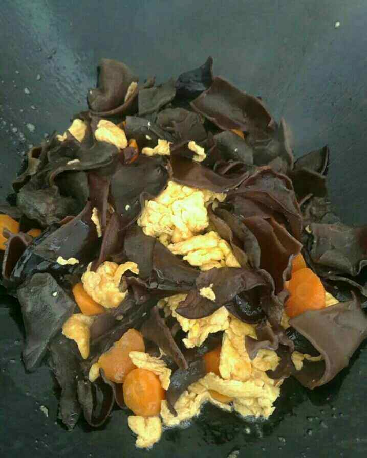 木耳胡萝卜炒鸡蛋步骤8
