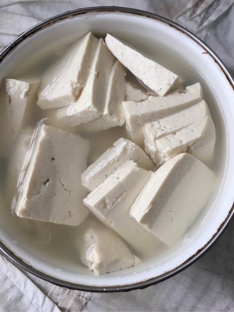 西兰花烧豆腐步骤1