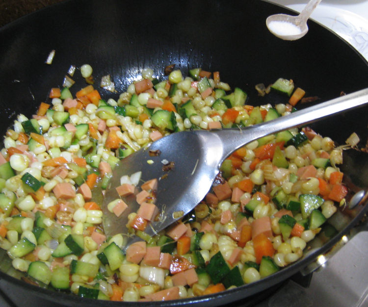 玉米粒炒蔬菜丁步骤12