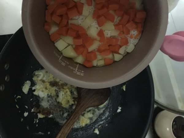 香焖土豆炒饭步骤6