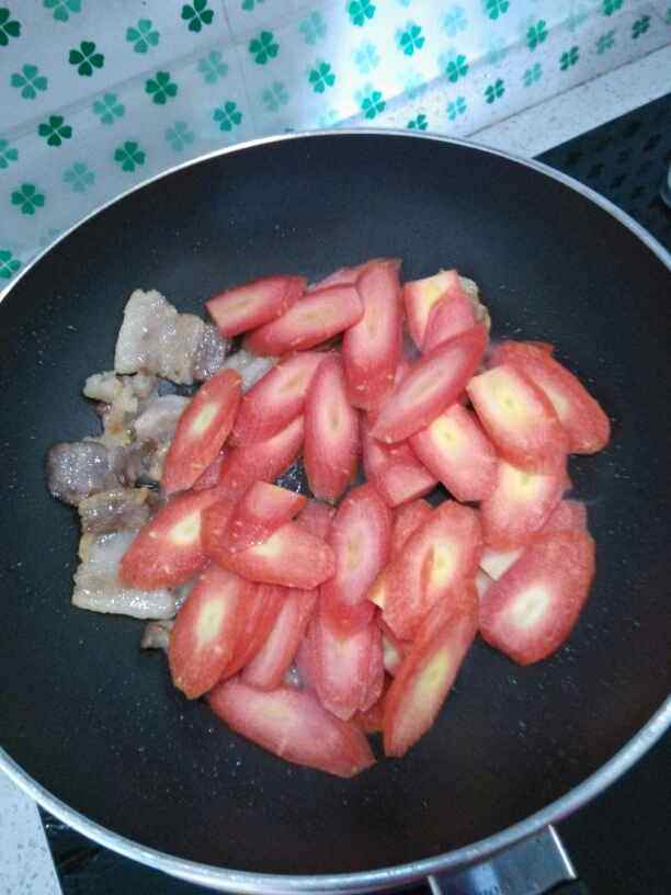 腌肉炖土豆步骤6