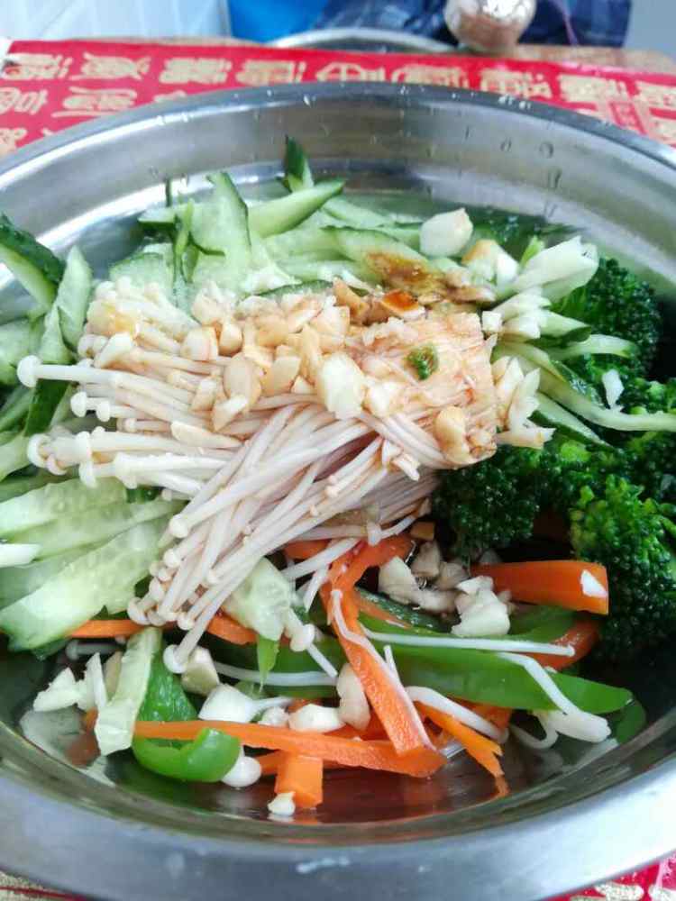 时蔬拌金针菇步骤8