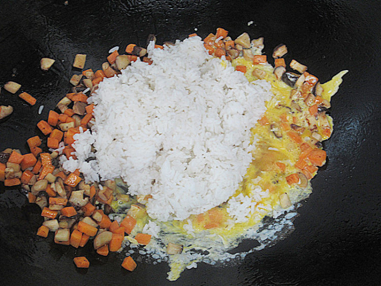 香菇炒饭步骤6