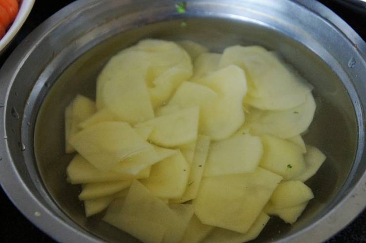 清炒油菜土豆片步骤3