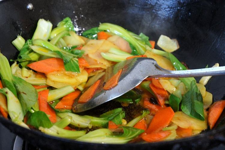 清炒油菜土豆片步骤6