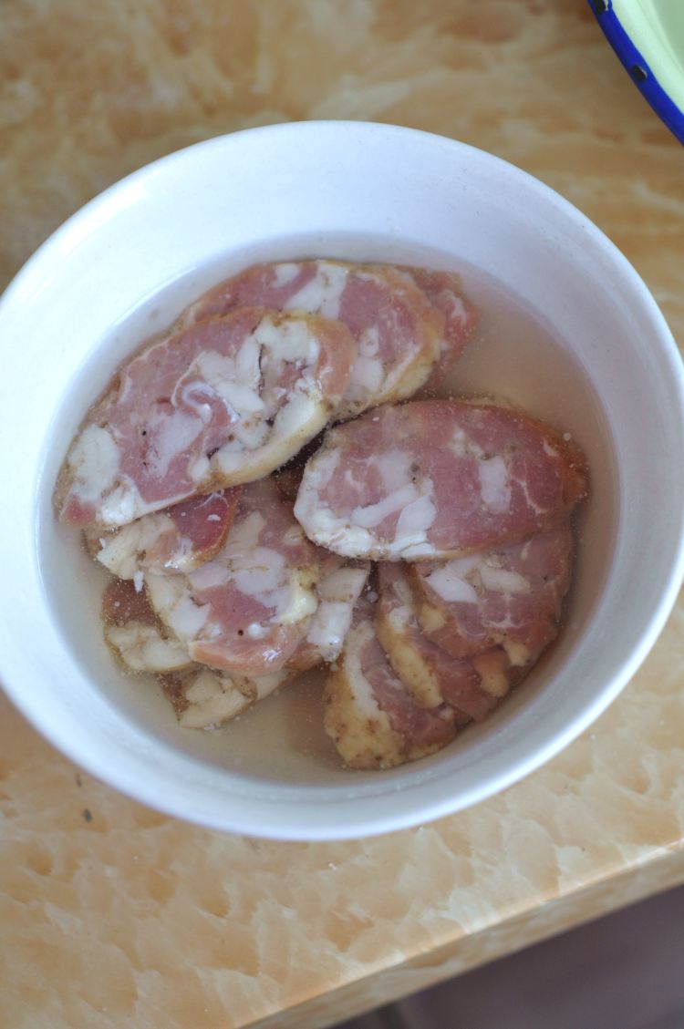 秋葵炒腊肠#本味家乡步骤1