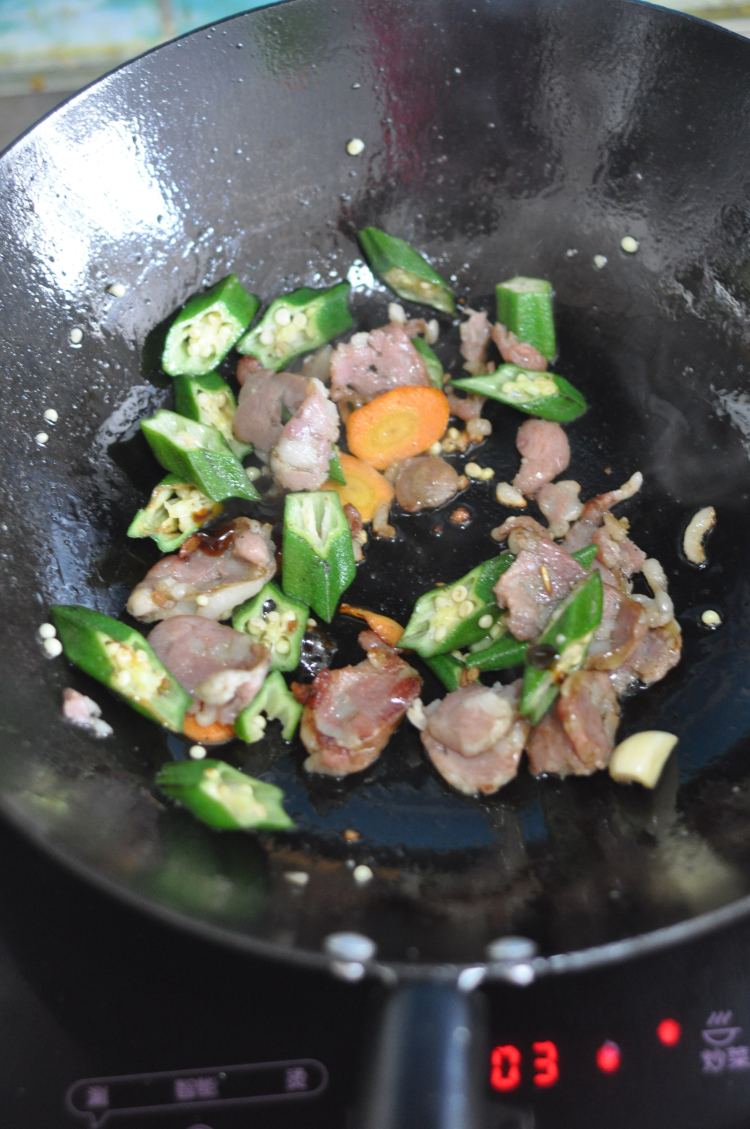 秋葵炒腊肠#本味家乡步骤6
