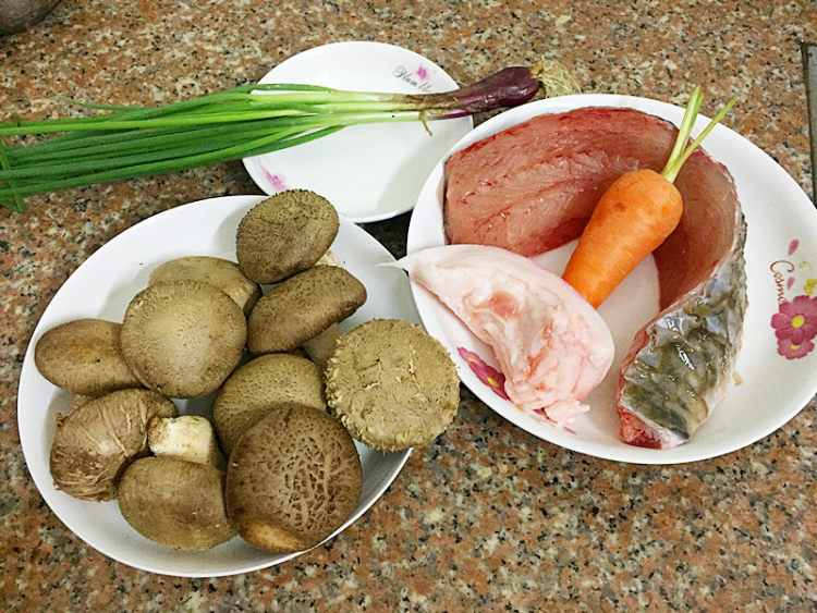 百花酿鲜菇步骤1