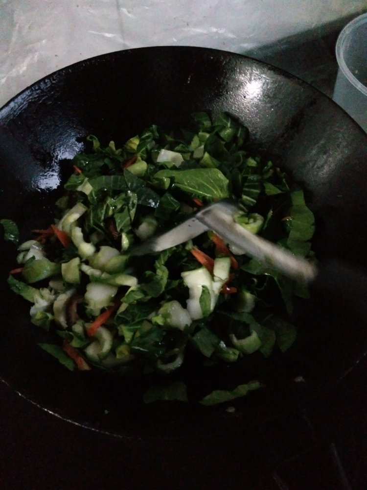胡萝卜香菇炒青菜步骤2