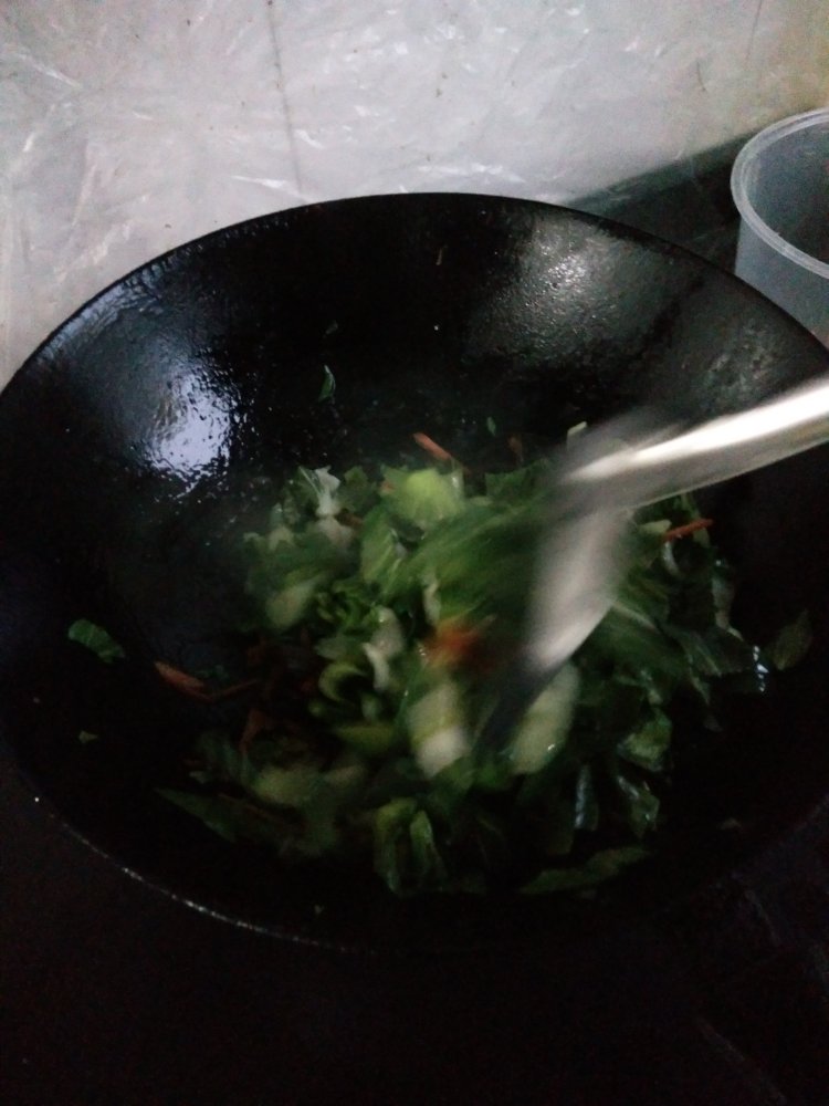 胡萝卜香菇炒青菜步骤3