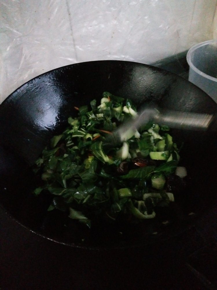 胡萝卜香菇炒青菜步骤4