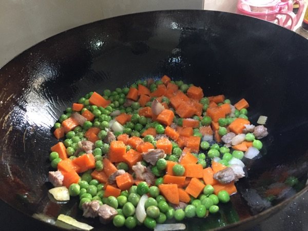 胡萝卜炒青豆步骤5