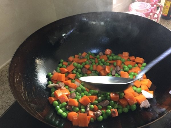 胡萝卜炒青豆步骤6