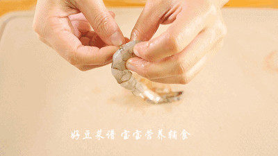 鲜虾豆腐饼步骤2