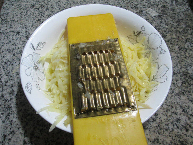 胡萝卜炒土豆步骤2