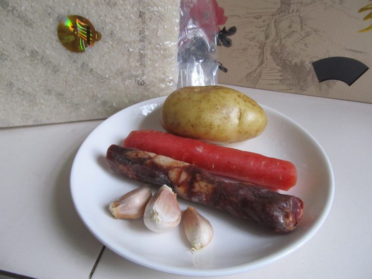 腊肠焖饭步骤1