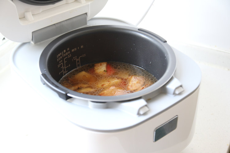 【五花肉芋头焖饭】一步骤6