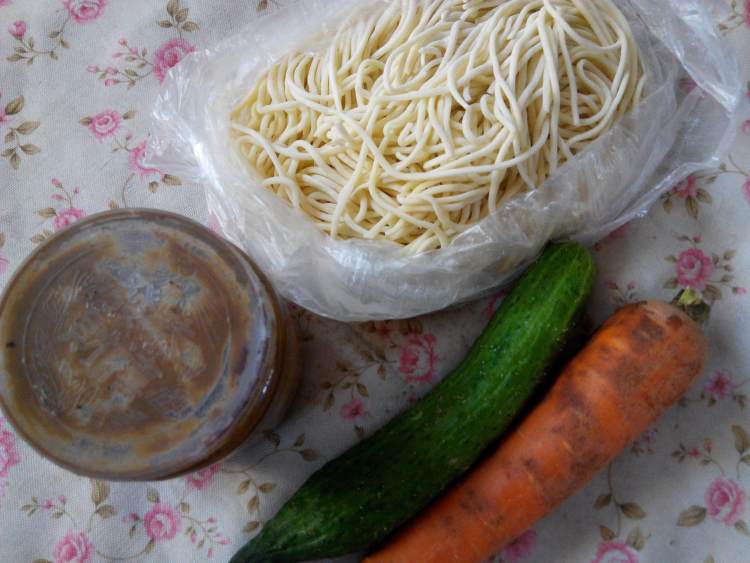 麻酱凉面步骤1