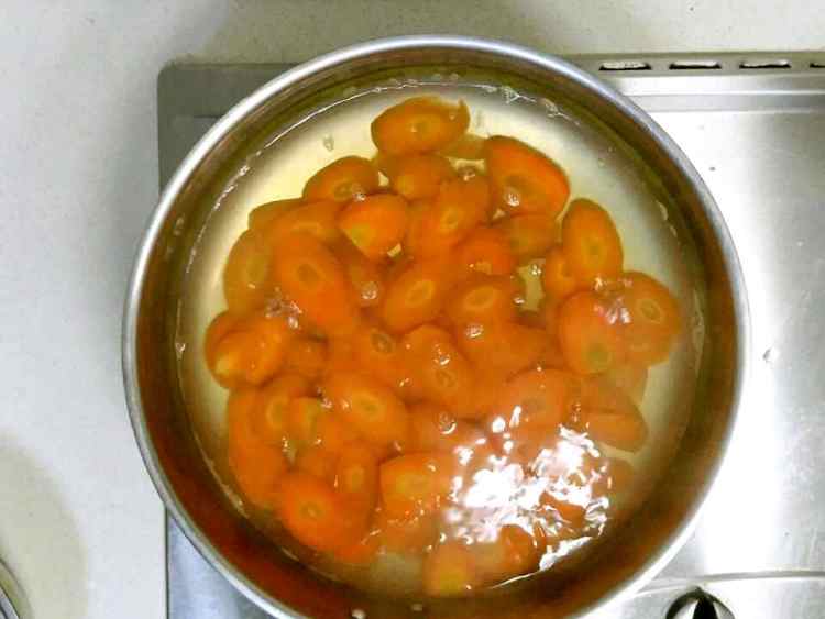 胡萝卜香菇猪肉蒸包步骤7