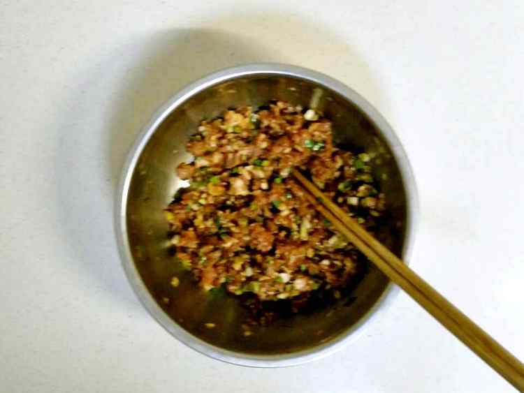 胡萝卜香菇猪肉蒸包步骤5
