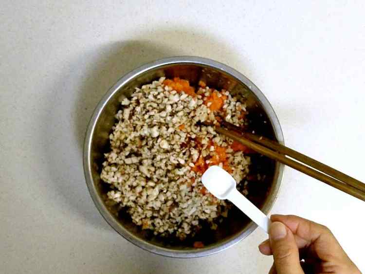 胡萝卜香菇猪肉蒸包步骤12