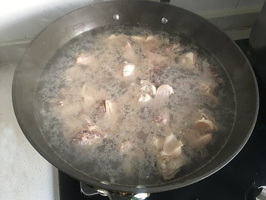 辣子炒嫩鸡步骤2
