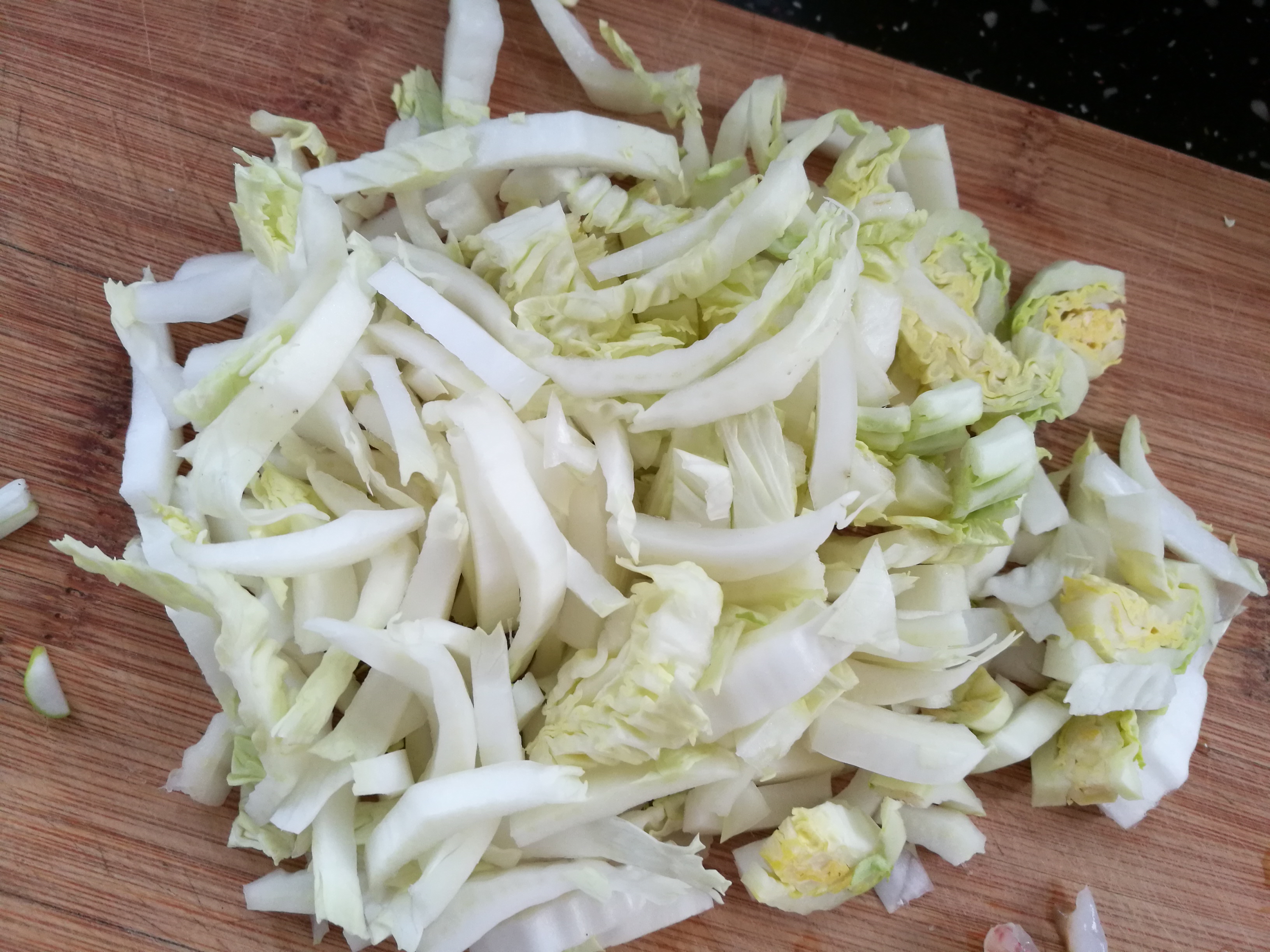 白菜红虾面步骤1
