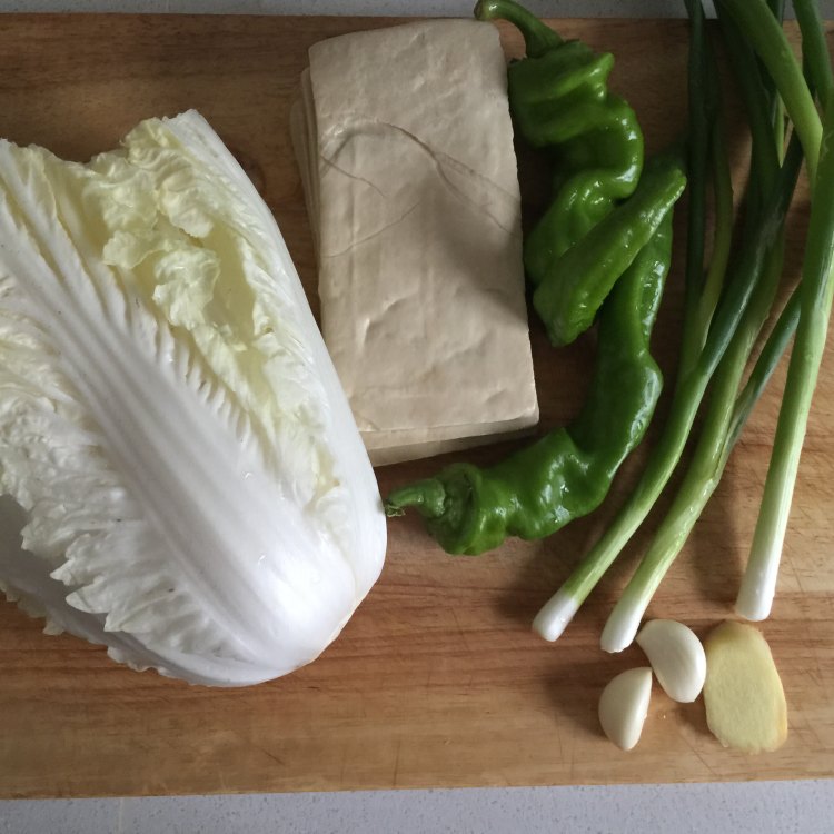 白菜炒豆干步骤1