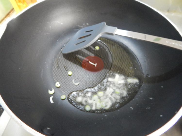 白菜炒猪肉步骤3