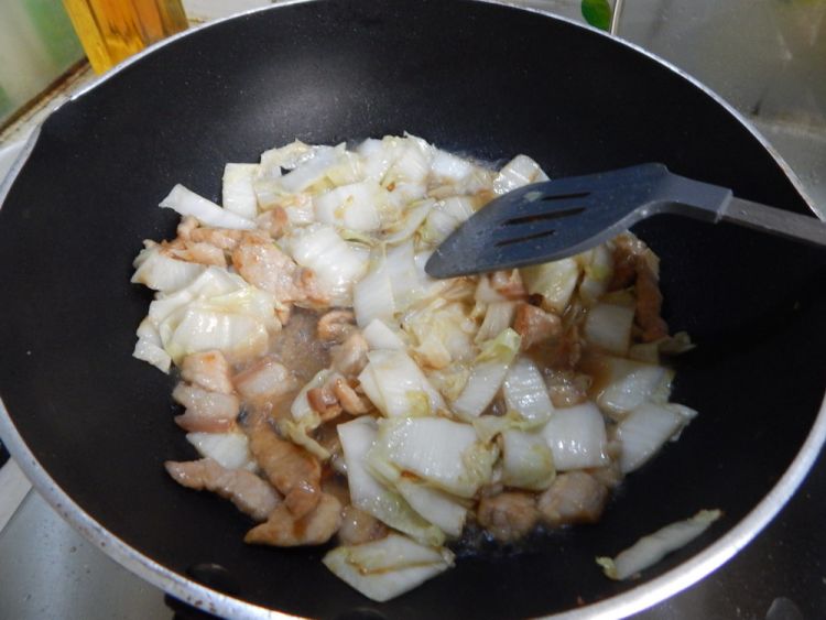 白菜炒猪肉步骤9