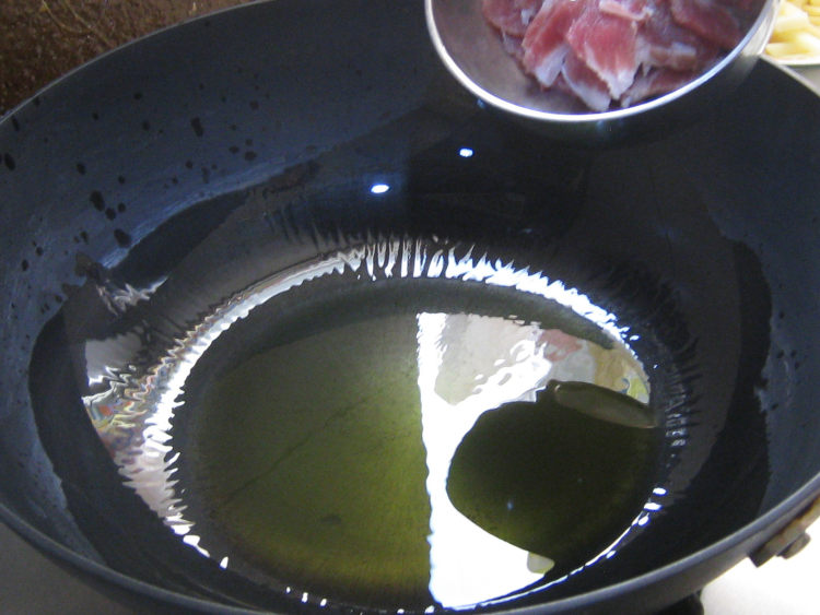 白菜猪肉炖土豆条步骤6