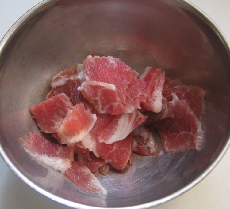 白菜猪肉炖土豆条步骤3