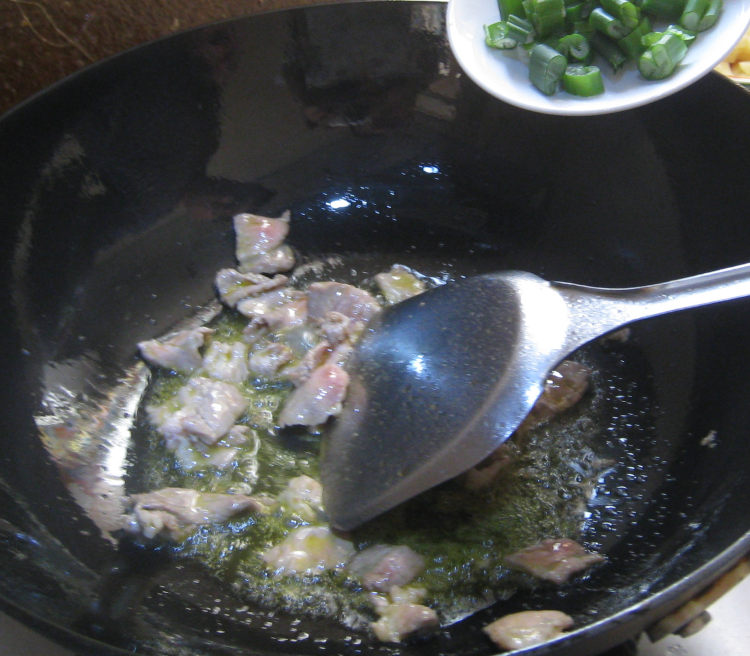 白菜猪肉炖土豆条步骤7