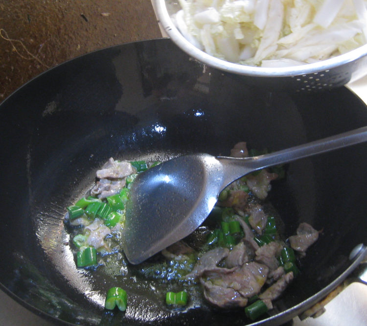 白菜猪肉炖土豆条步骤9