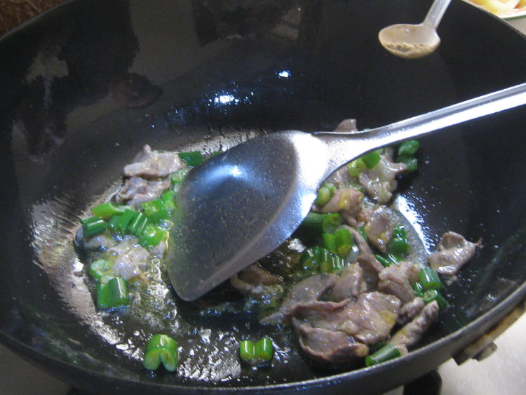 白菜猪肉炖土豆条步骤8