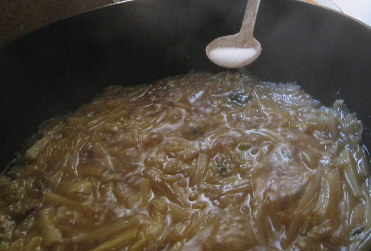 白菜猪肉炖土豆条步骤13