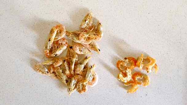 烤虾干炖白菜豆腐步骤1