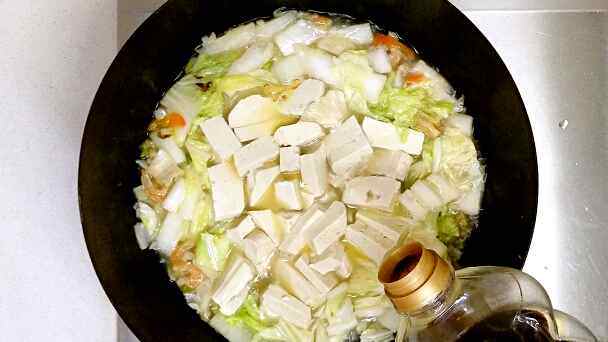 烤虾干炖白菜豆腐步骤8