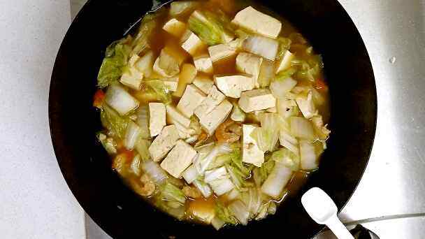 烤虾干炖白菜豆腐步骤9