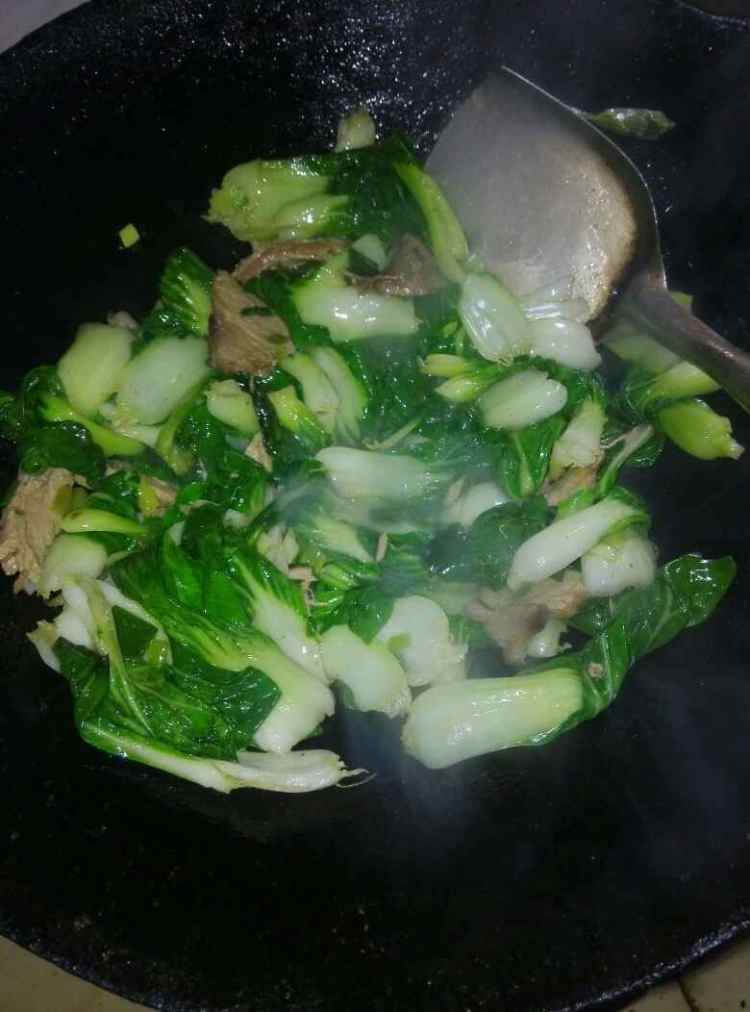 卤猪肉炒白菜步骤4